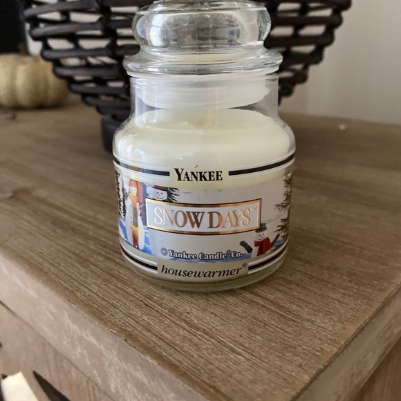 Yankee Candle SNOW DAYS 3.7 oz Housewarmer black band NEW UNUSED retired & HTF
